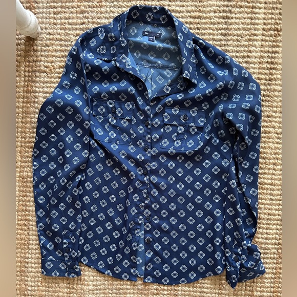 GAP Button Down Shirt - Picture 2 of 5